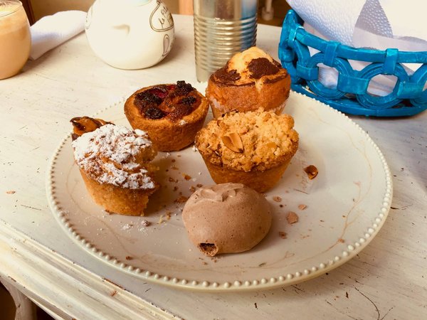 Quels sont les avantages des cours de pâtisserie pour stimuler la créativité et la coordination des seniors ?